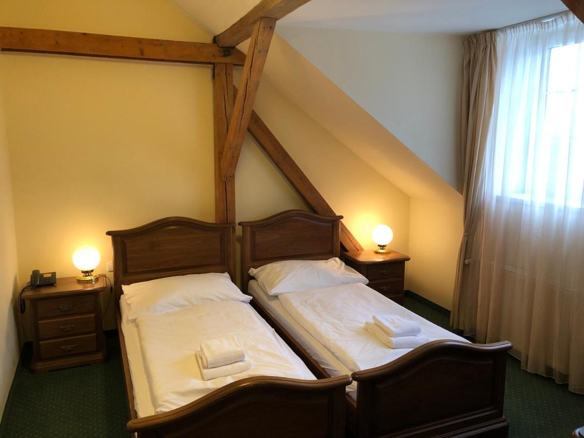 Hotel U Zamecku Cihelny Karlovy Vary Kültér fotó