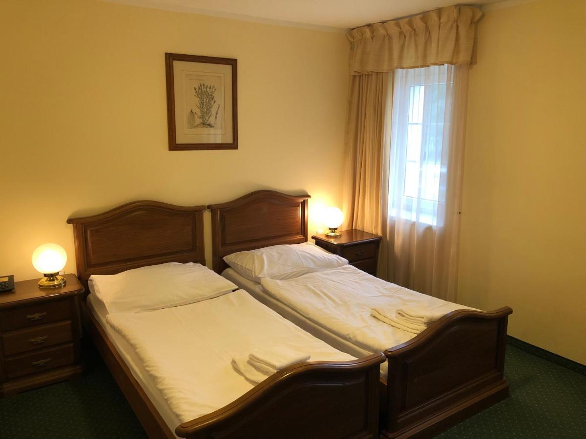 Hotel U Zamecku Cihelny Karlovy Vary Kültér fotó