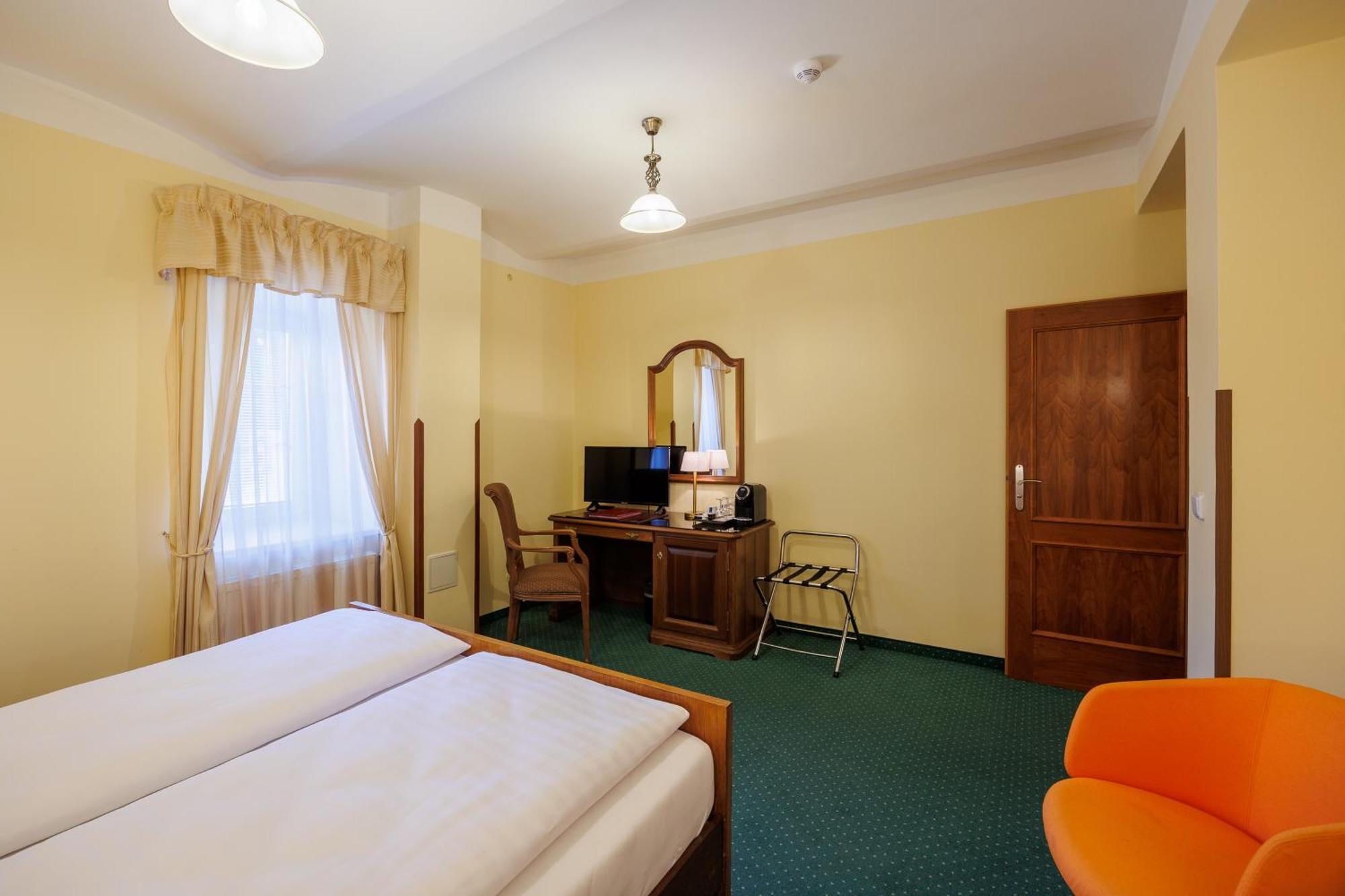 Hotel U Zamecku Cihelny Karlovy Vary Kültér fotó