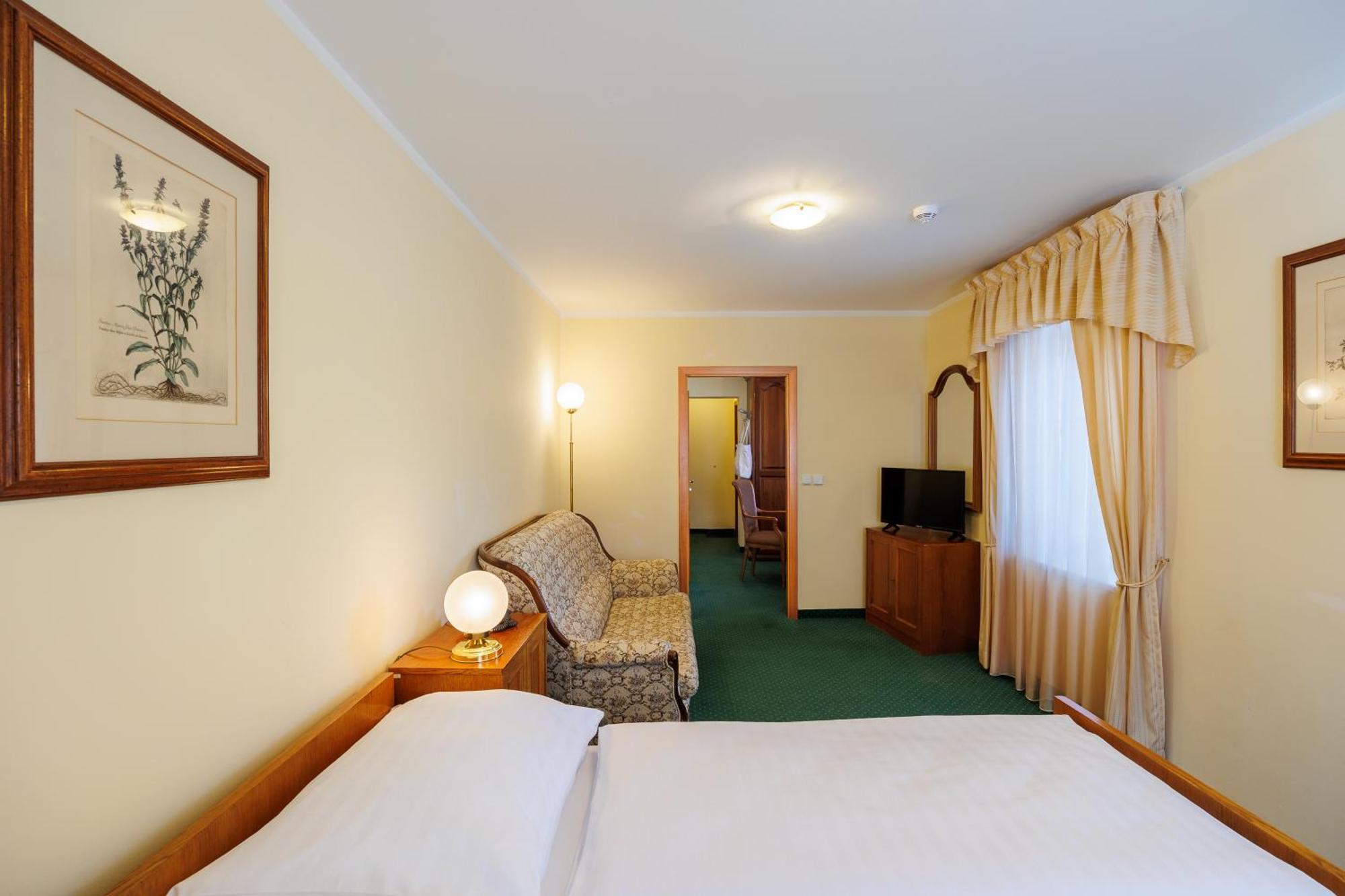 Hotel U Zamecku Cihelny Karlovy Vary Kültér fotó