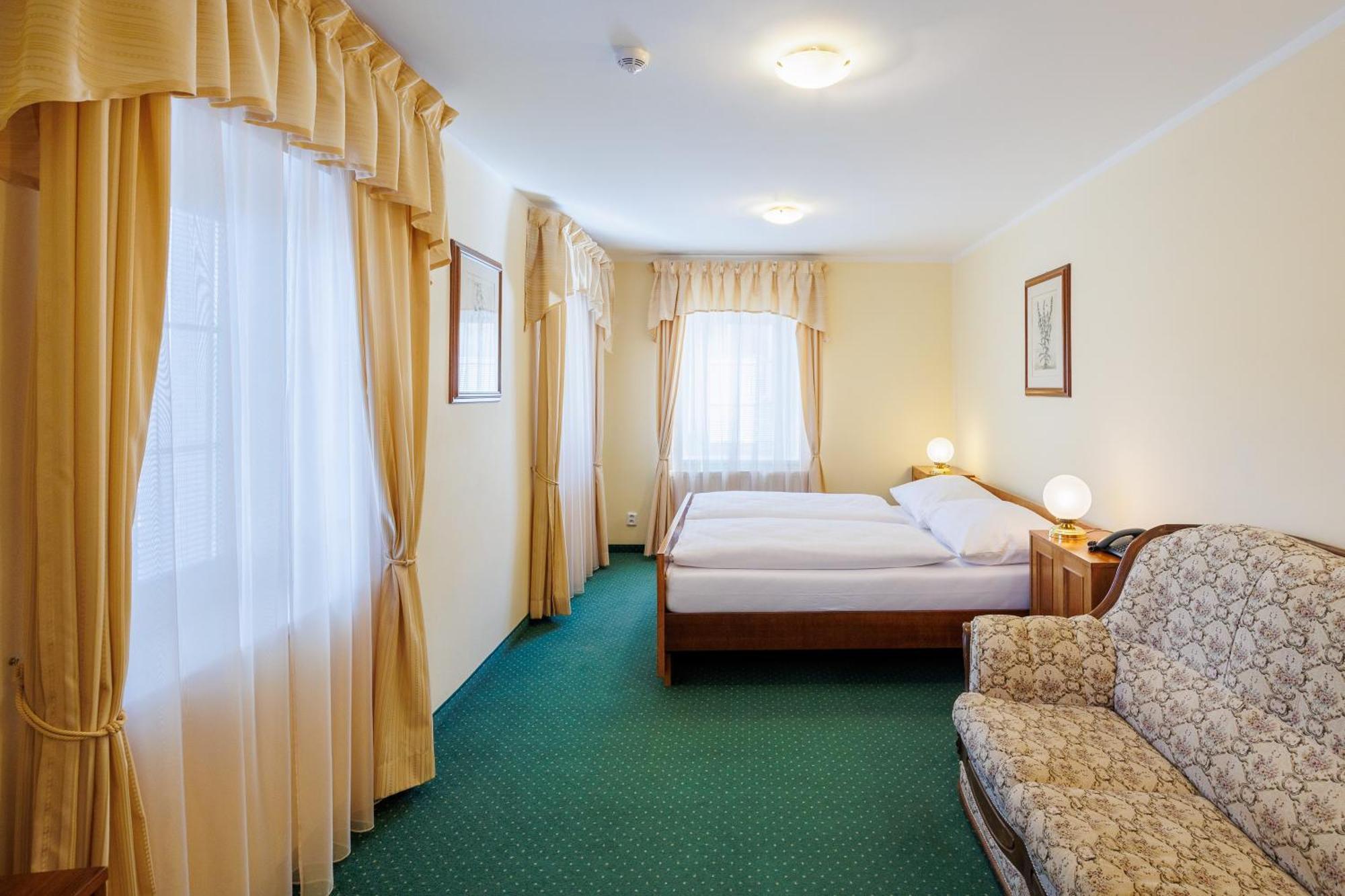 Hotel U Zamecku Cihelny Karlovy Vary Kültér fotó
